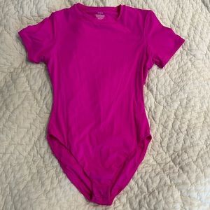 Skims bodysuit pink